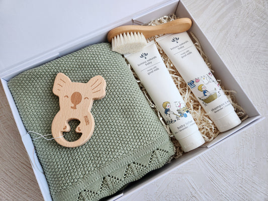 Deluxe Baby Essentials Hamper - Sage Green Blanket Unisex