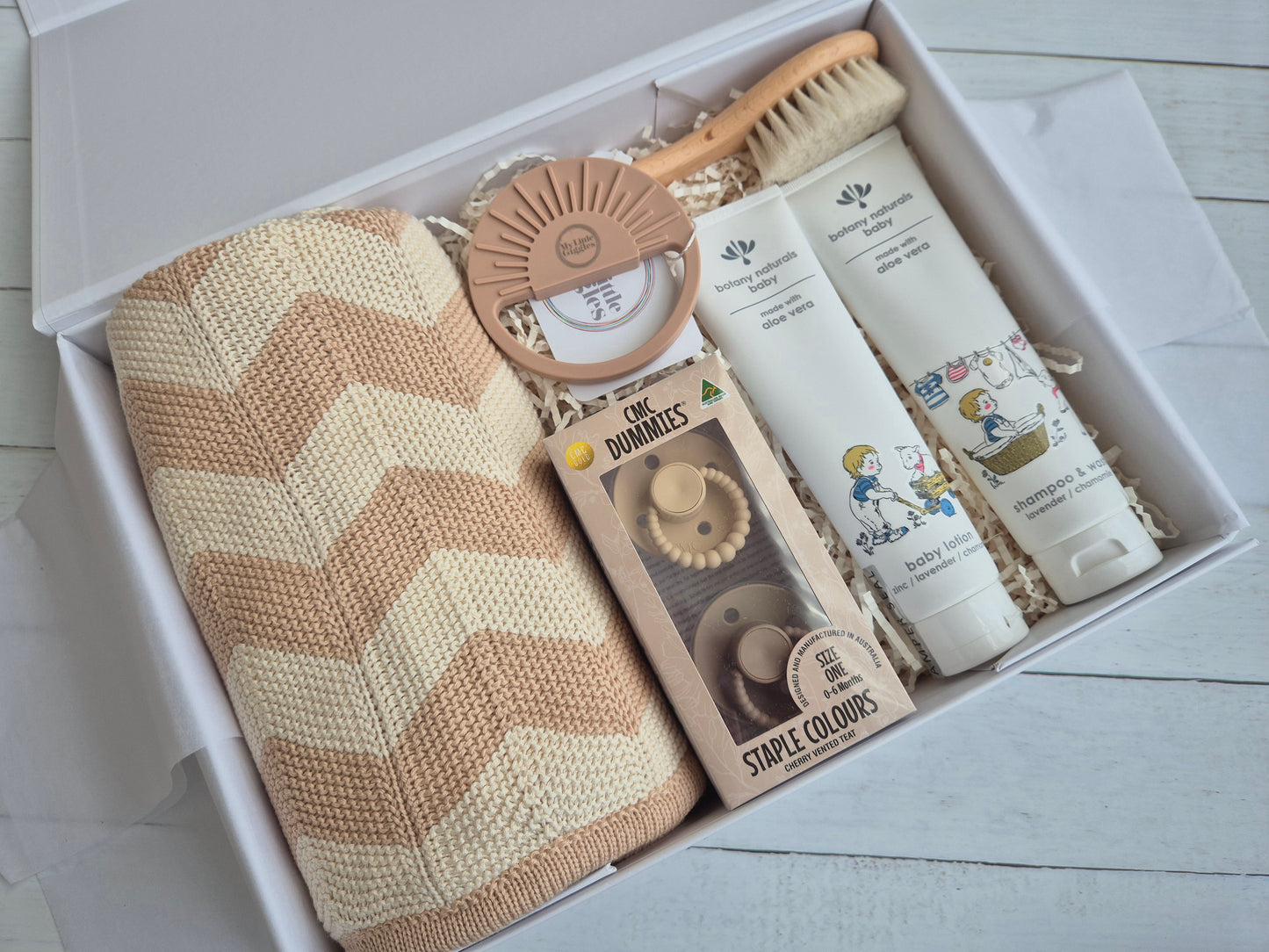 SNUGGLE & SOOTHE NATURAL - Unisex Baby Gift Hamper