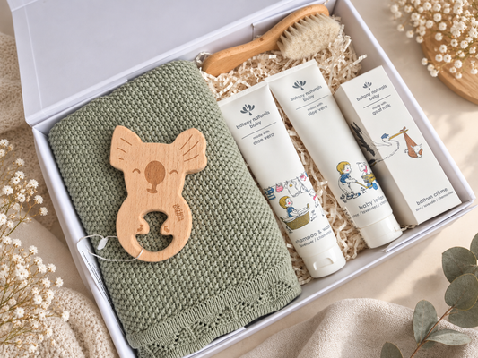 BABY ESSENTIALS SAGE - Unisex baby gift hamper