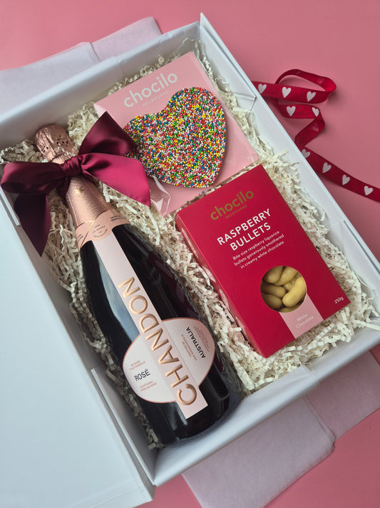Valentine's Day Gift Box
Valentine's Day Gift Hamper
rose pink champagne, heart chocolate, raspberry bullet chocolate